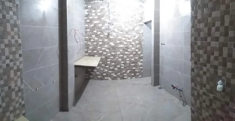 Reforma de baño moderno — detalle 2